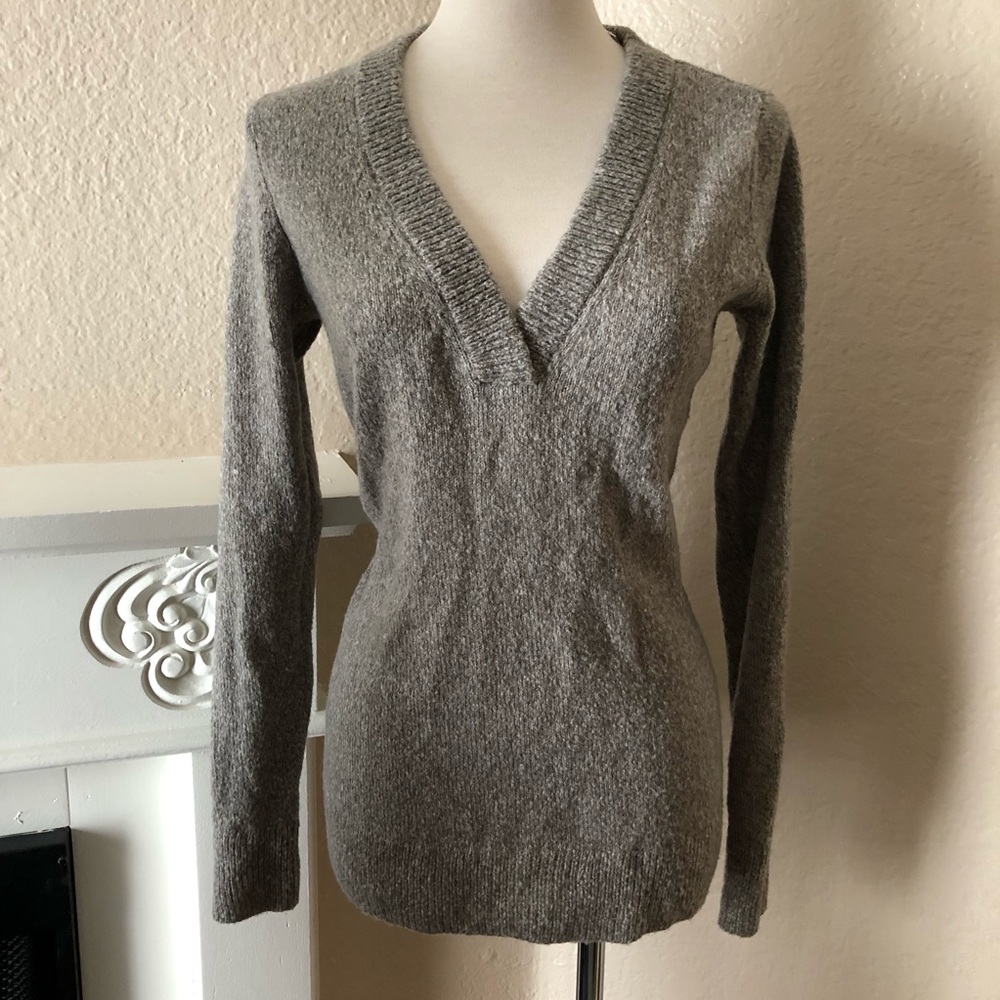 NWOT Abercrombie & Fitch V-neck sweater